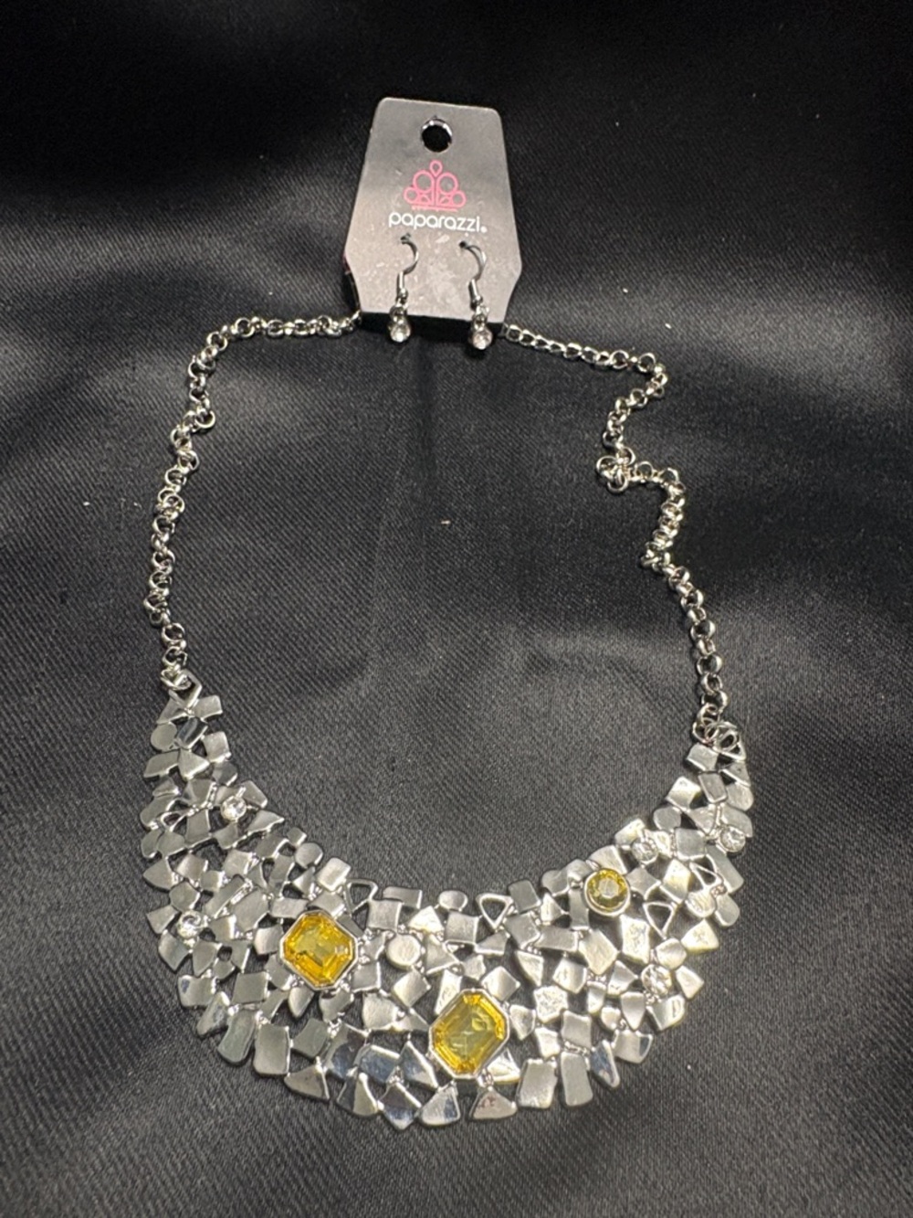 🖤Paparazzi Silver Necklace with Yellow Accents🖤